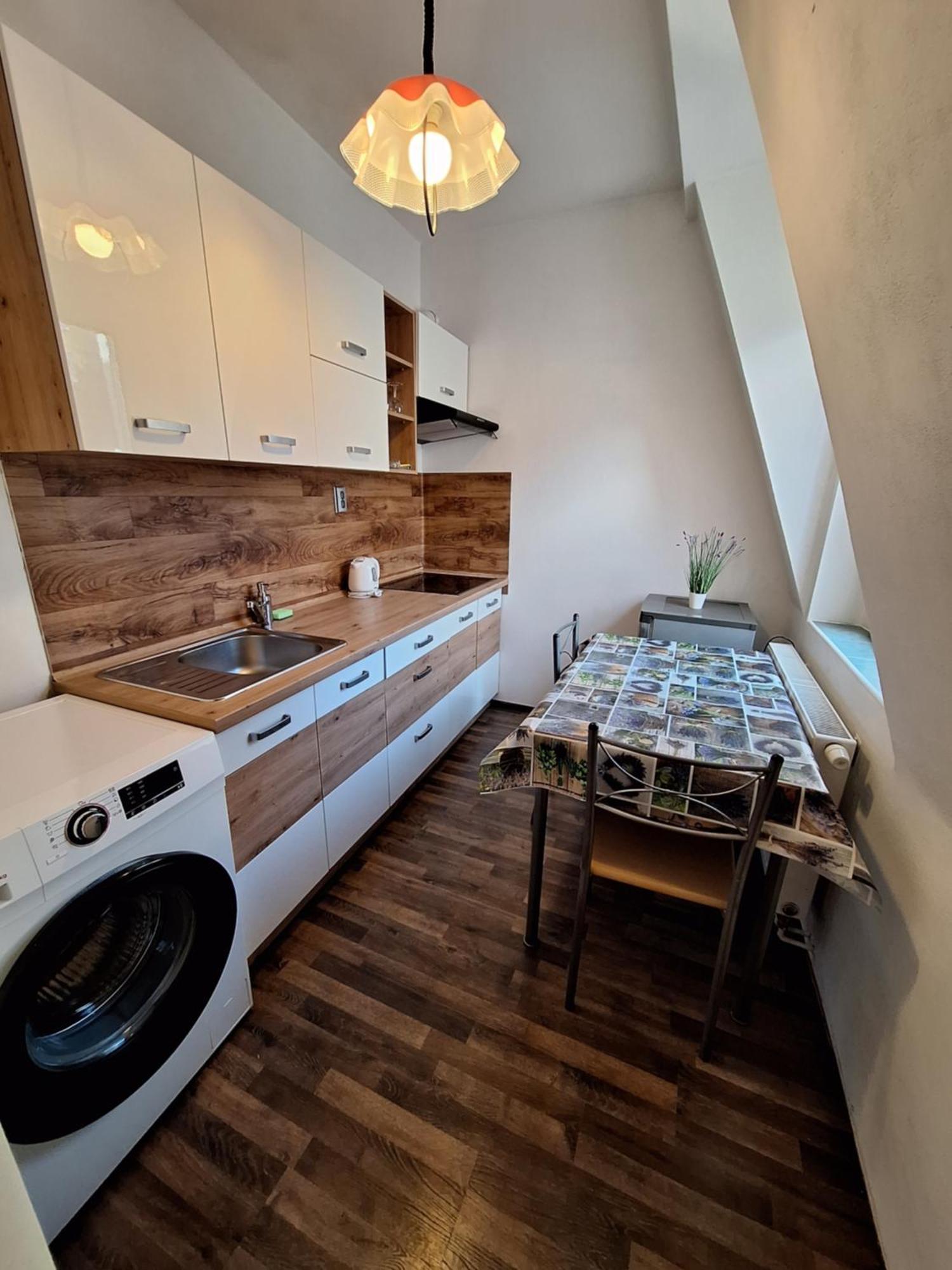 Residence Moravia Apartments Κάρλοβι Βάρι Εξωτερικό φωτογραφία