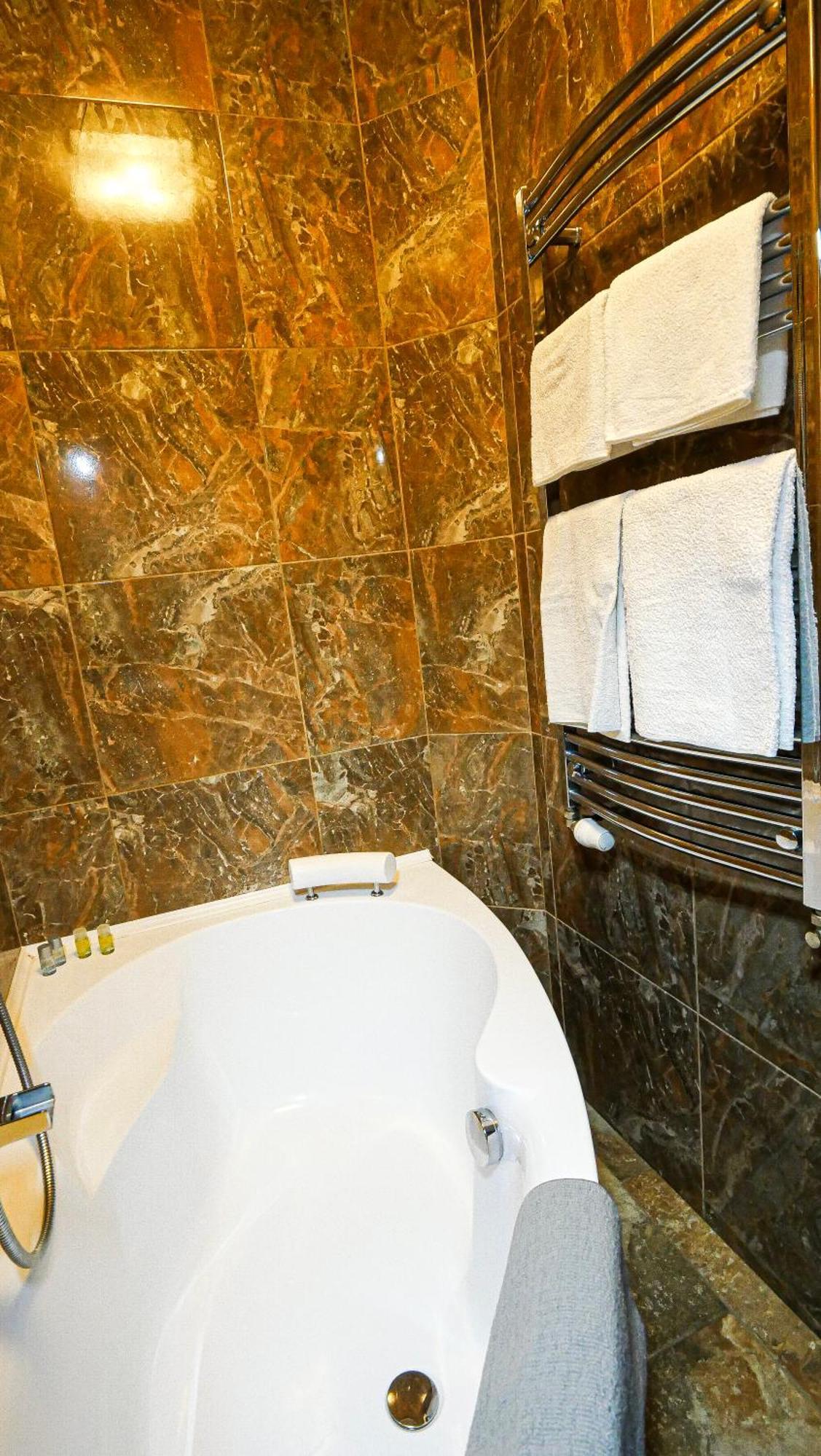 Residence Moravia Apartments Κάρλοβι Βάρι Εξωτερικό φωτογραφία